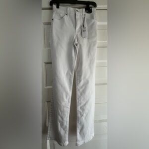 NWT Express High Waisted White '90s Slim Jeans
White
Sz 2R